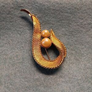 Vintage Sarah Coventry Large Faux Pearl Brooch